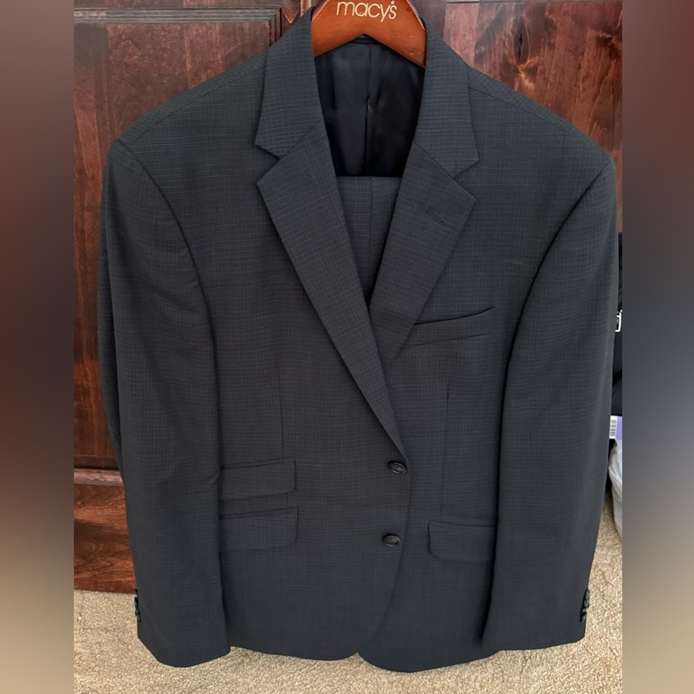 Mens suits Kenneth Cole size 42S W36